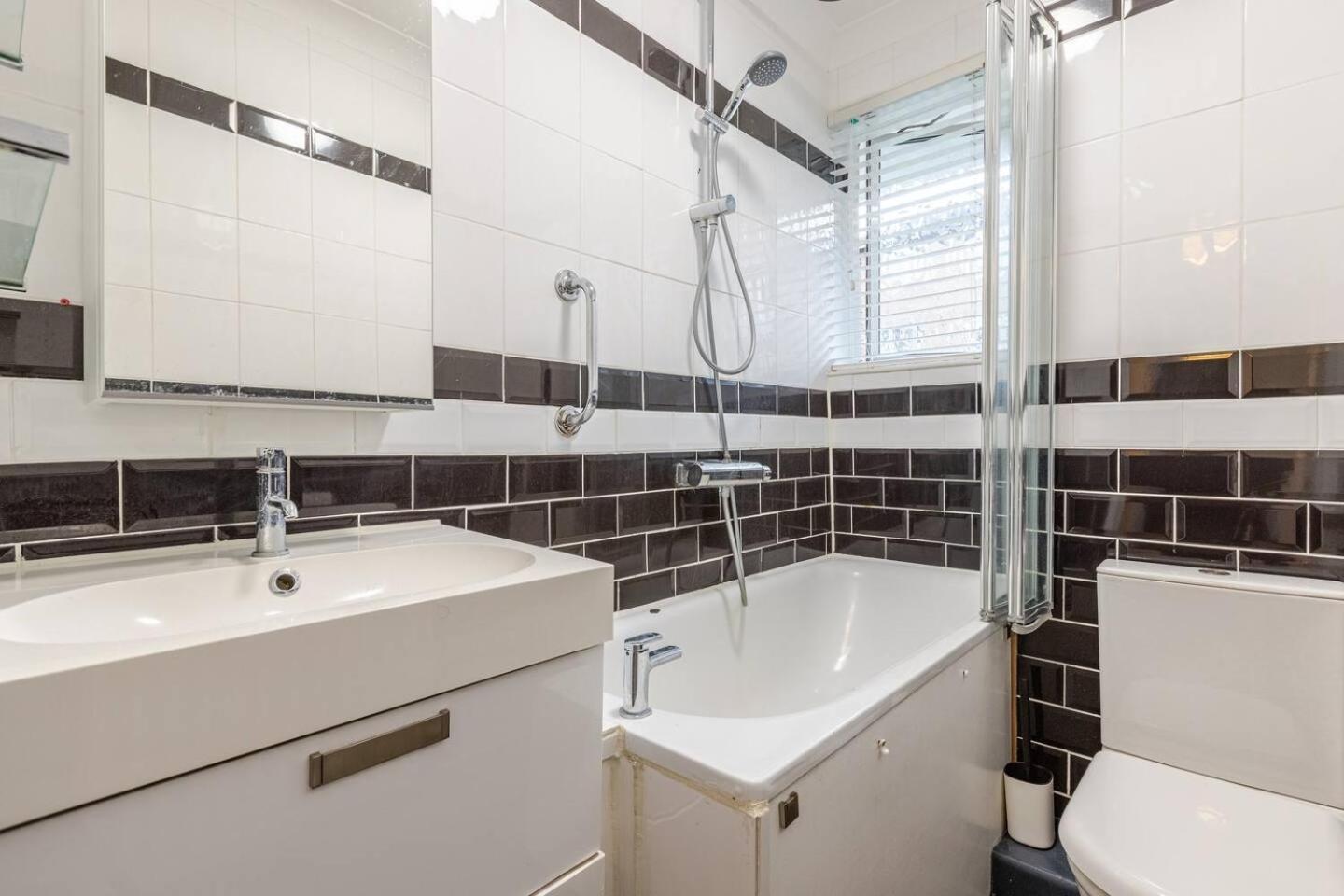 Charming 2-Bed Garden Flat Apartment London Exterior photo